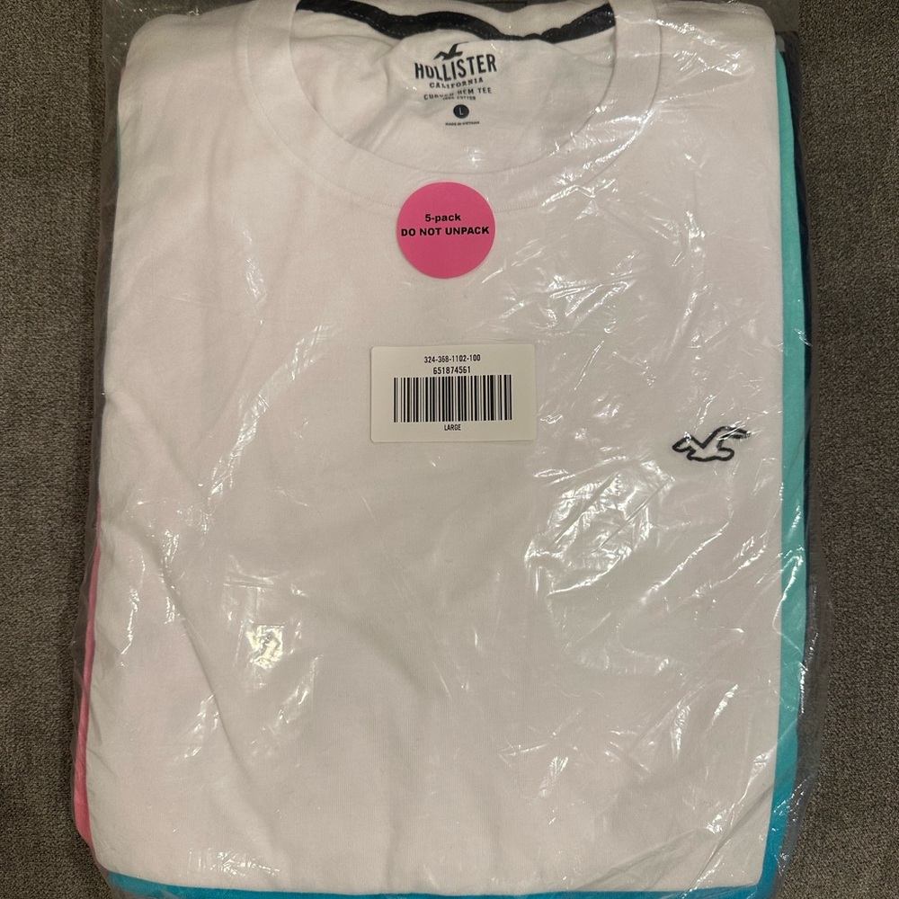 5 pack men’s Hollister curved hem Tees. Size L